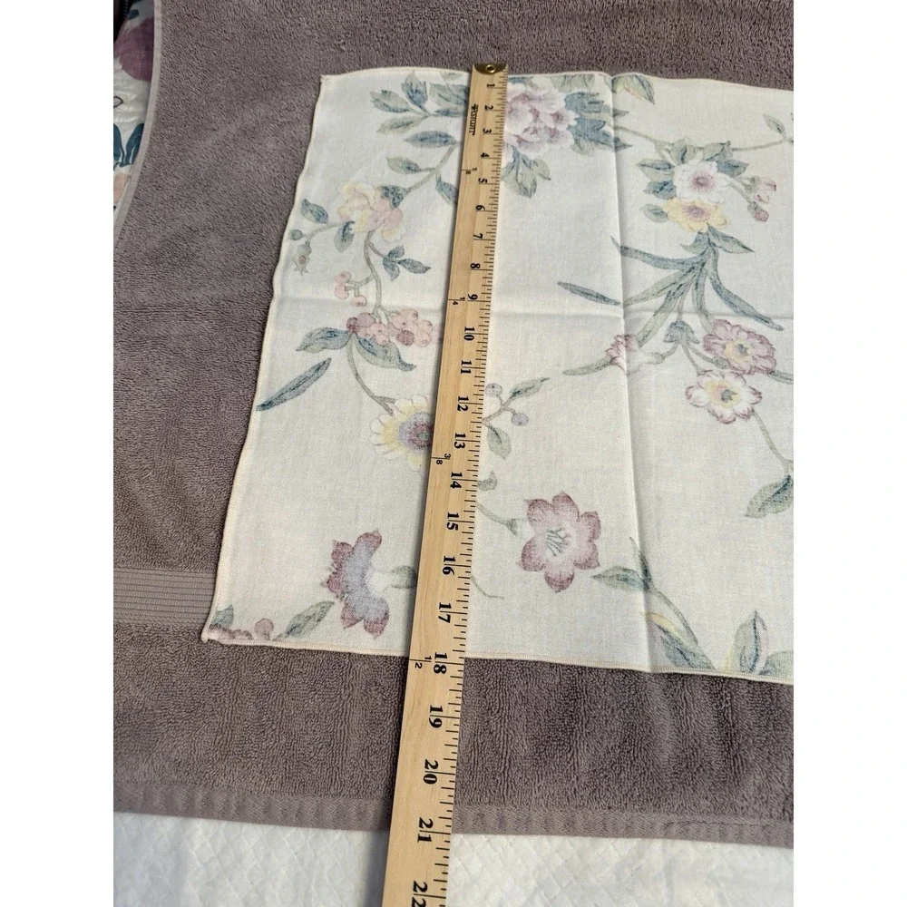 8 Vtg Floral Cloth Napkins 18